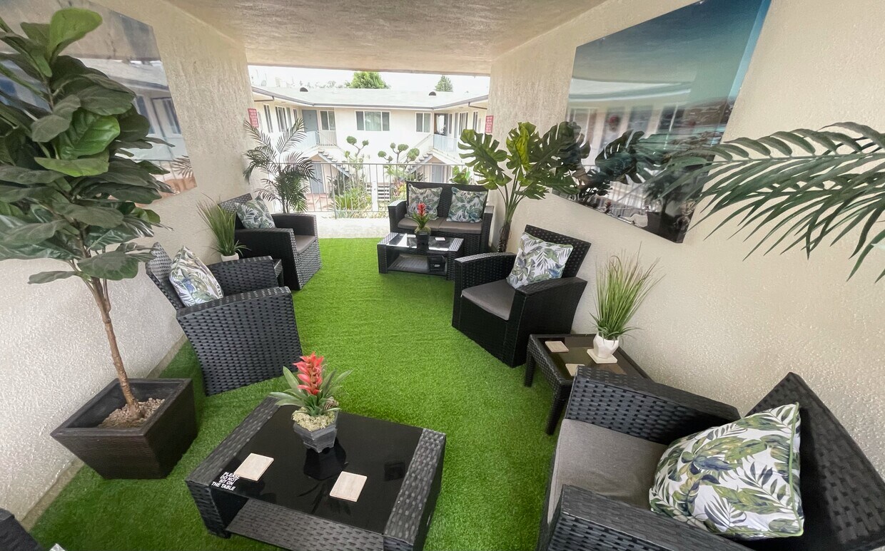 Terraza - 1417 Armacost Ave