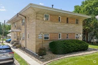 Building Photo - 605 Univerisity
