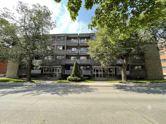 Building Photo - 4205 Av Bourret