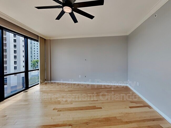 Foto del edificio - 322 E Central Blvd