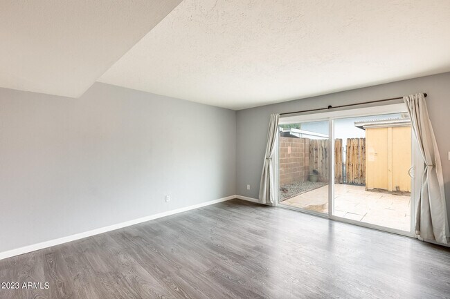 Building Photo - 1649 W Hazelwood St
