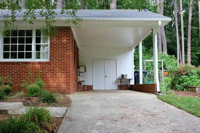 Foto del edificio - 904 Chatham Lane