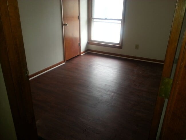Building Photo - 624 Anderson Ave