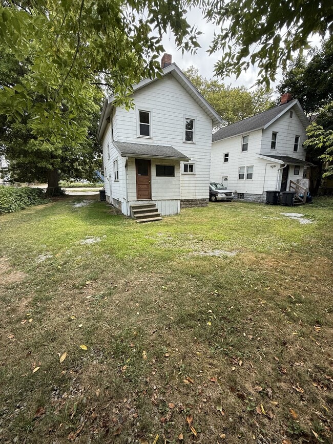Building Photo - 536 Spicer Street