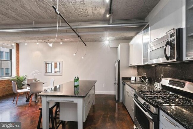 Building Photo - 916 G St NW