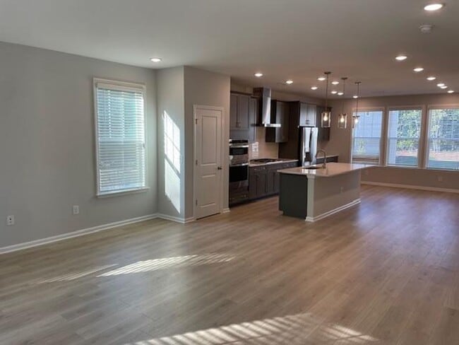 Building Photo - 1988 Chipley Dr