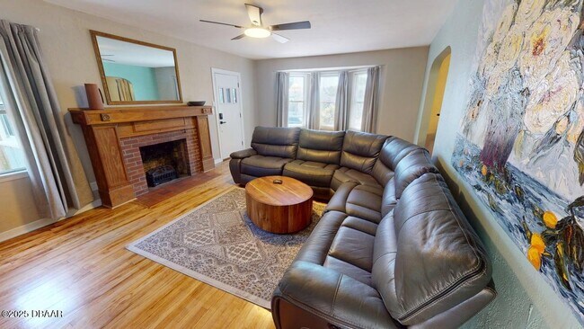 Foto del edificio - 425 Wisteria Rd