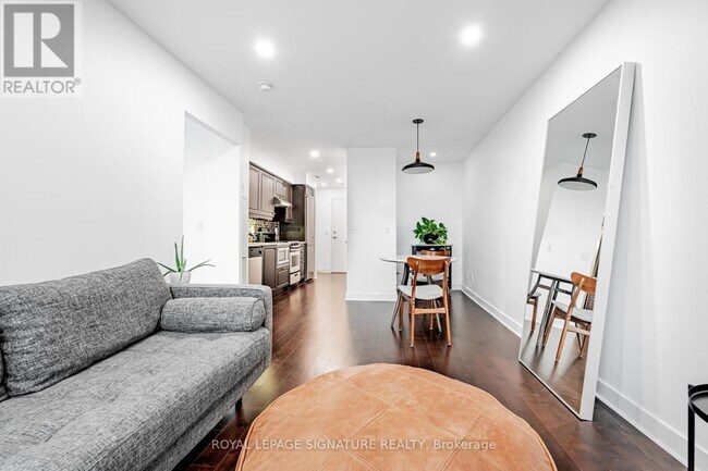 Building Photo - 320 Richmond St E