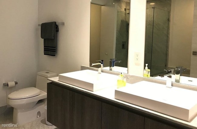 Building Photo - 1 br, 2 bath  - SLS Lux SLS