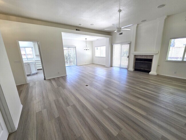 Foto del edificio - Beautiful 4 Bedroom 2 Bath Home