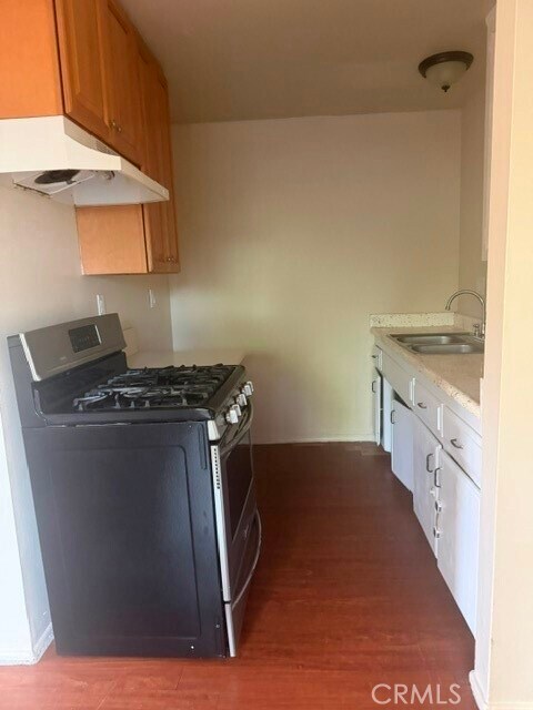 Foto del edificio - 1245 W 10th St