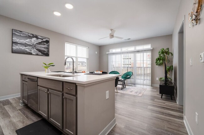 Foto del edificio - 5825 Sunset Wy