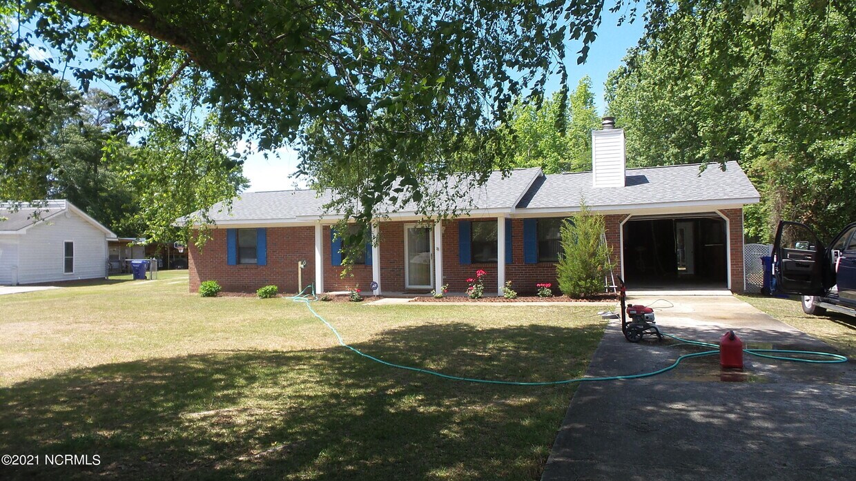 100 Laurel Ct, Newport, NC 28570 House for Rent in Newport, NC