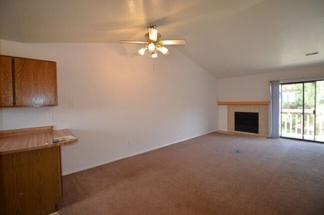 Photo - Clean, Bright upstairs Banyan Hollow Condo w/ central A/C!