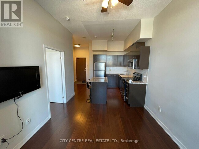 Photo du bâtiment - 365 Prince of Wales Dr