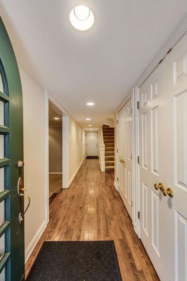 Foto del edificio - 2609 N Greenview Ave