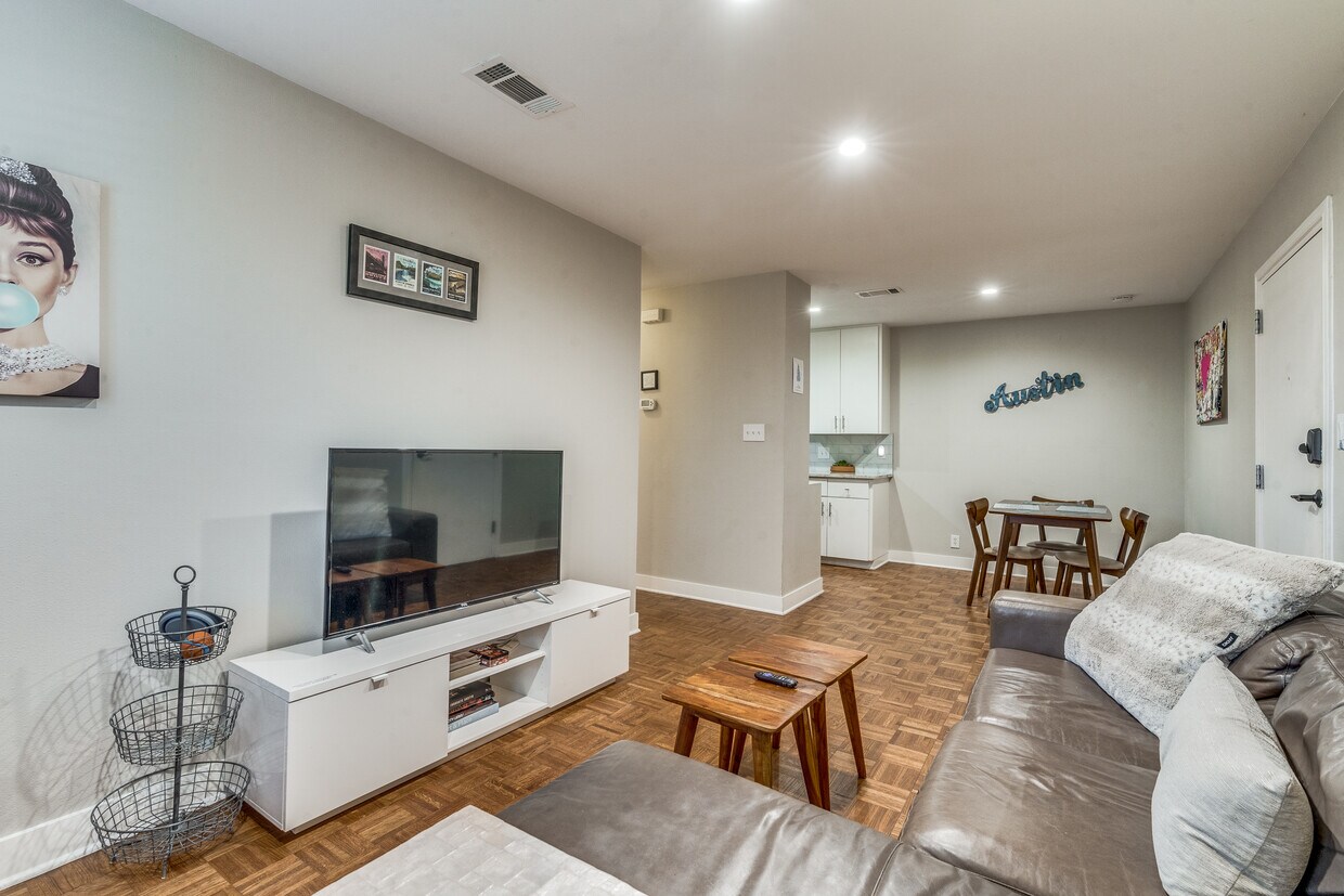 Nice 2/1 in historic South Austin - 3503 Clawson Rd