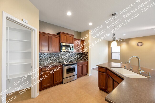 Building Photo - 15813 N Dante Dr