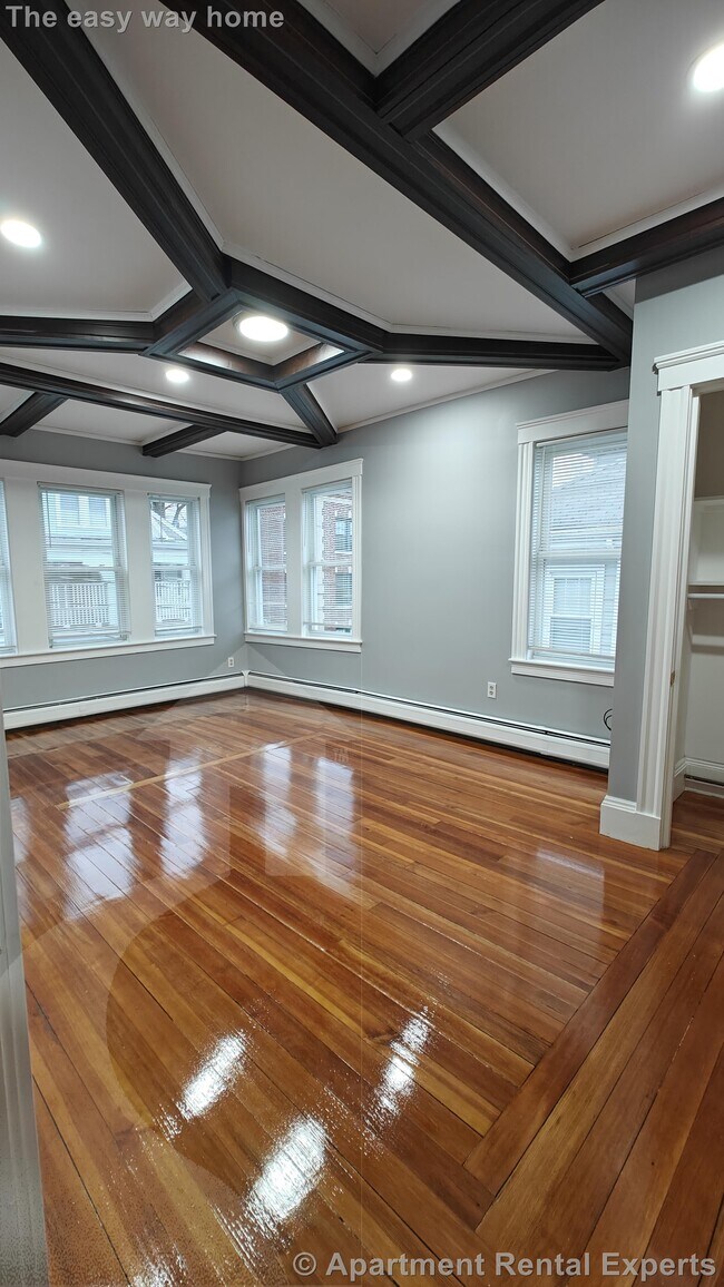 Building Photo - 56 Lambert St
