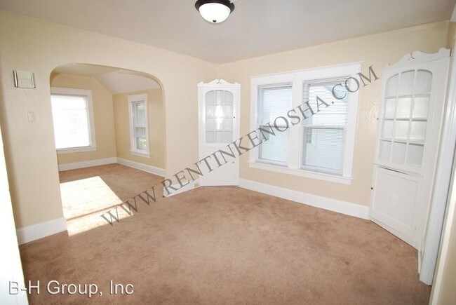 Building Photo - 4028 14th Ave