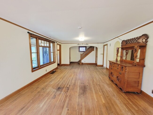 Building Photo - 3-Bedroom Home in Juneau’s Desirable Downtown Flats