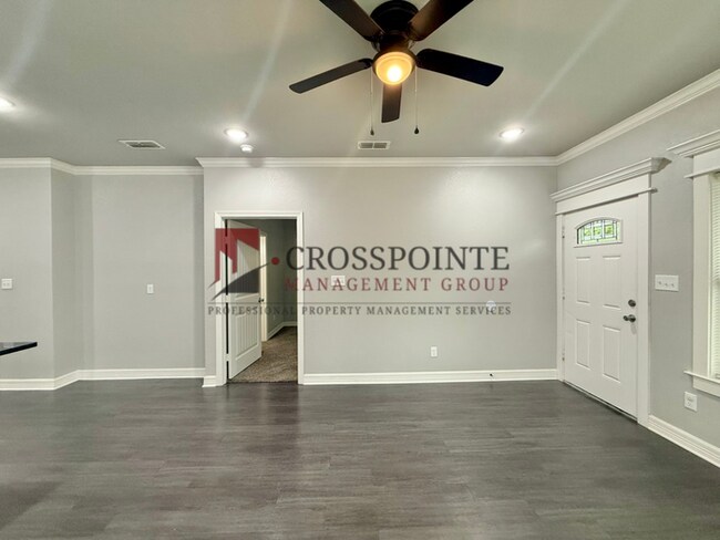 Foto del edificio - Tour Today! 3 Bedroom, 2 Bathroom Duplex!