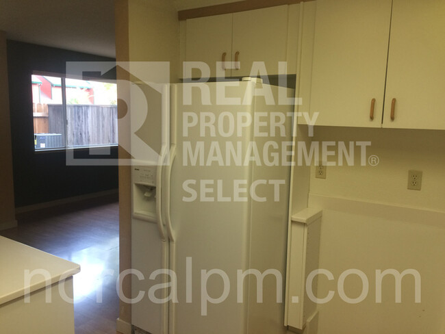 Foto del edificio - 9351 River Oaks Ln