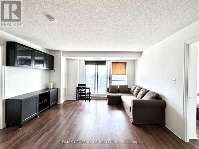 Building Photo - 2015 Sheppard Ave E