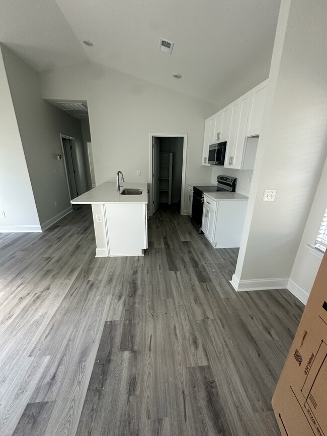 Building Photo - 405 Apple Ln