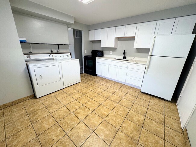 Foto del edificio - Two-Bedroom Apartment in South Salt Lake!