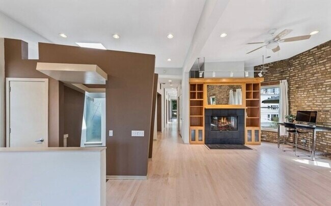 Foto del edificio - 1228 W Glenlake Ave