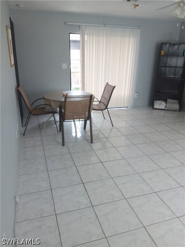 Foto del edificio - 10580 6th St N