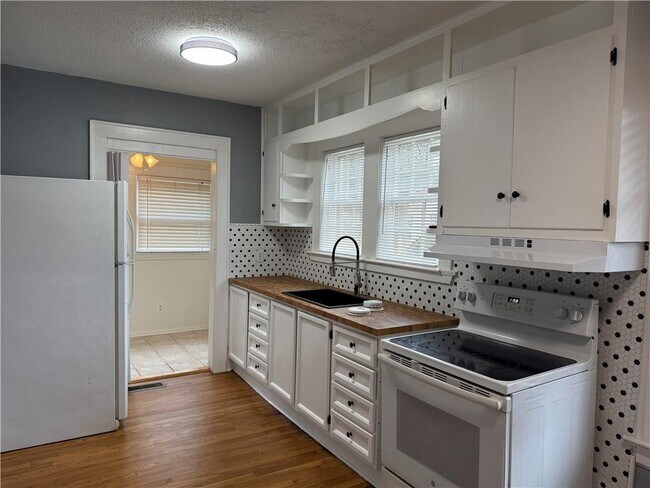 Foto del edificio - 1854 Virginia Ave