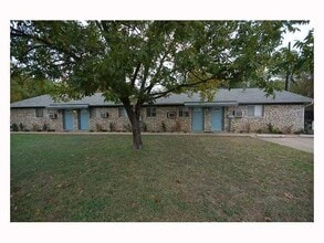 Building Photo - 5511 Guadalupe St