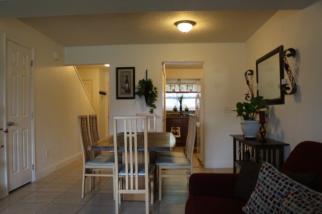 Dining room - 291 Flower Ln