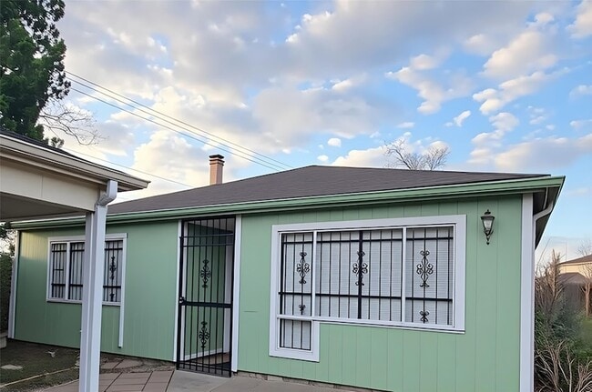 Building Photo - 13146 Newbrook Dr