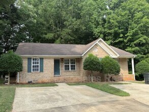 Building Photo - 1818 Saddlewood Ct