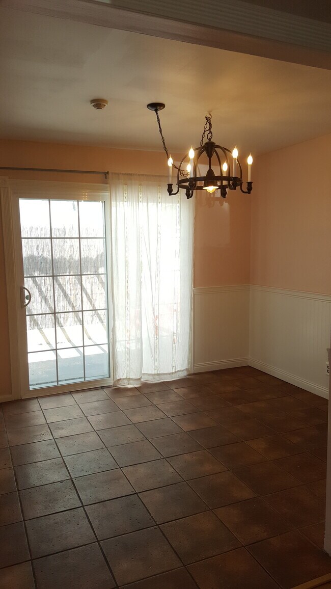 Building Photo - 2519 Vanderbilt Ln