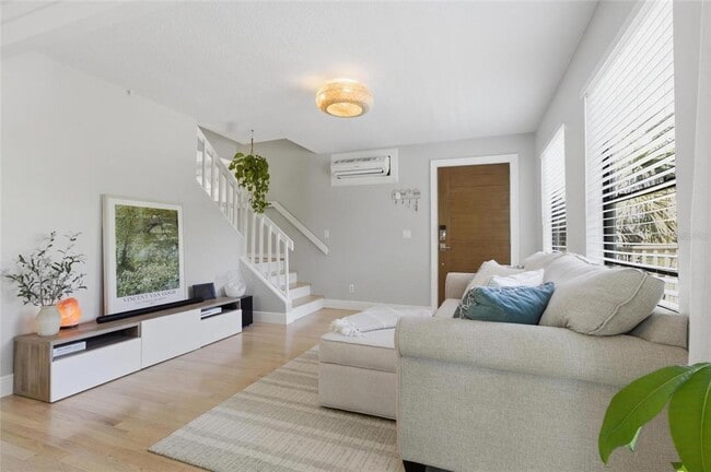 Building Photo - 304 16th Ave N