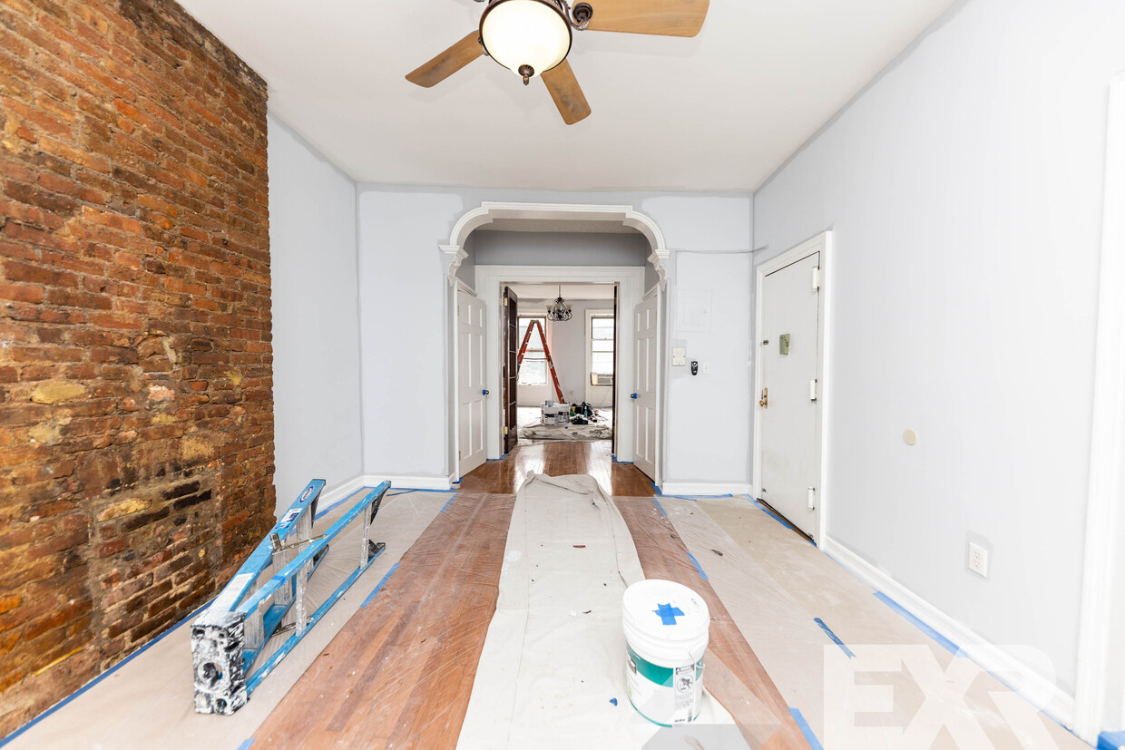 Primary Photo - 102 5th Ave