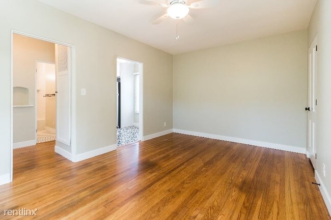 Building Photo - 1 br, 1 bath Apartment - 7317 La Jolla Blvd