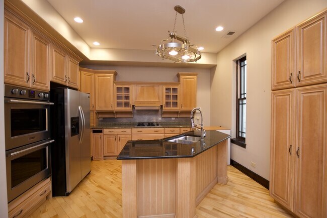 Building Photo - 1306 W Fillmore St