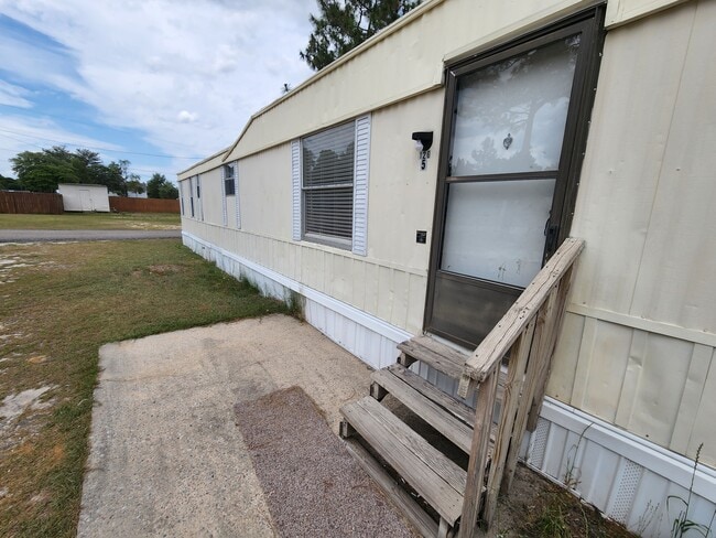 Building Photo - 120 Sandy Springs Ln