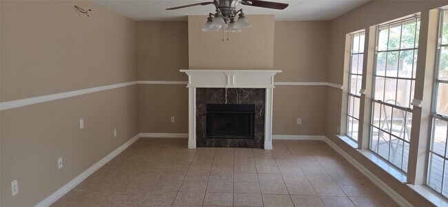 Foto del edificio - 23715 Norton House Ln