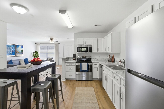 Building Photo - Townhomes at TSC
