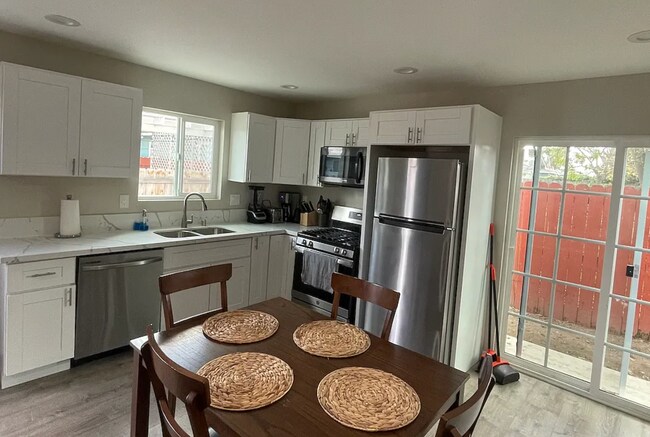 Foto del edificio - 5354-5356 E Falls View Dr