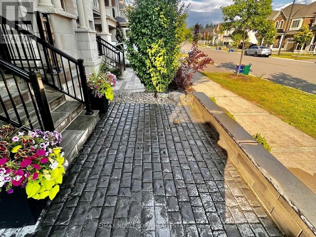 Photo du bâtiment - 80 Pierre Berton Blvd