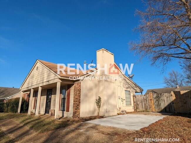 Foto del edificio - 6610 Sleepy Oak Dr-Self Tour Available Thr...