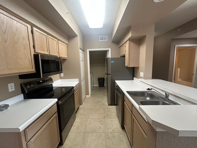 Building Photo - 2nd floor  2/2  condo in gated community