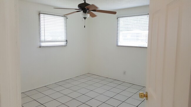 Building Photo - 10277 117th Terrace N